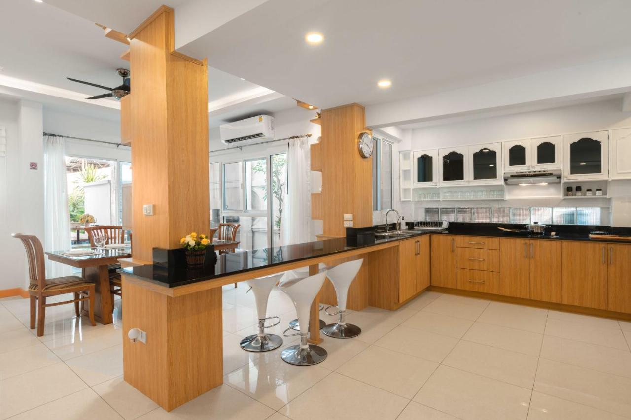 Sabai Pool 12-15 Persons 6br, Sauna, Pool Table, Karaoke, Bbq Pattaya